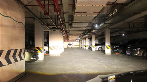 成都天一車燈奧迪A6L車燈升級(jí)LED雙光透鏡遠(yuǎn)近光實(shí)拍