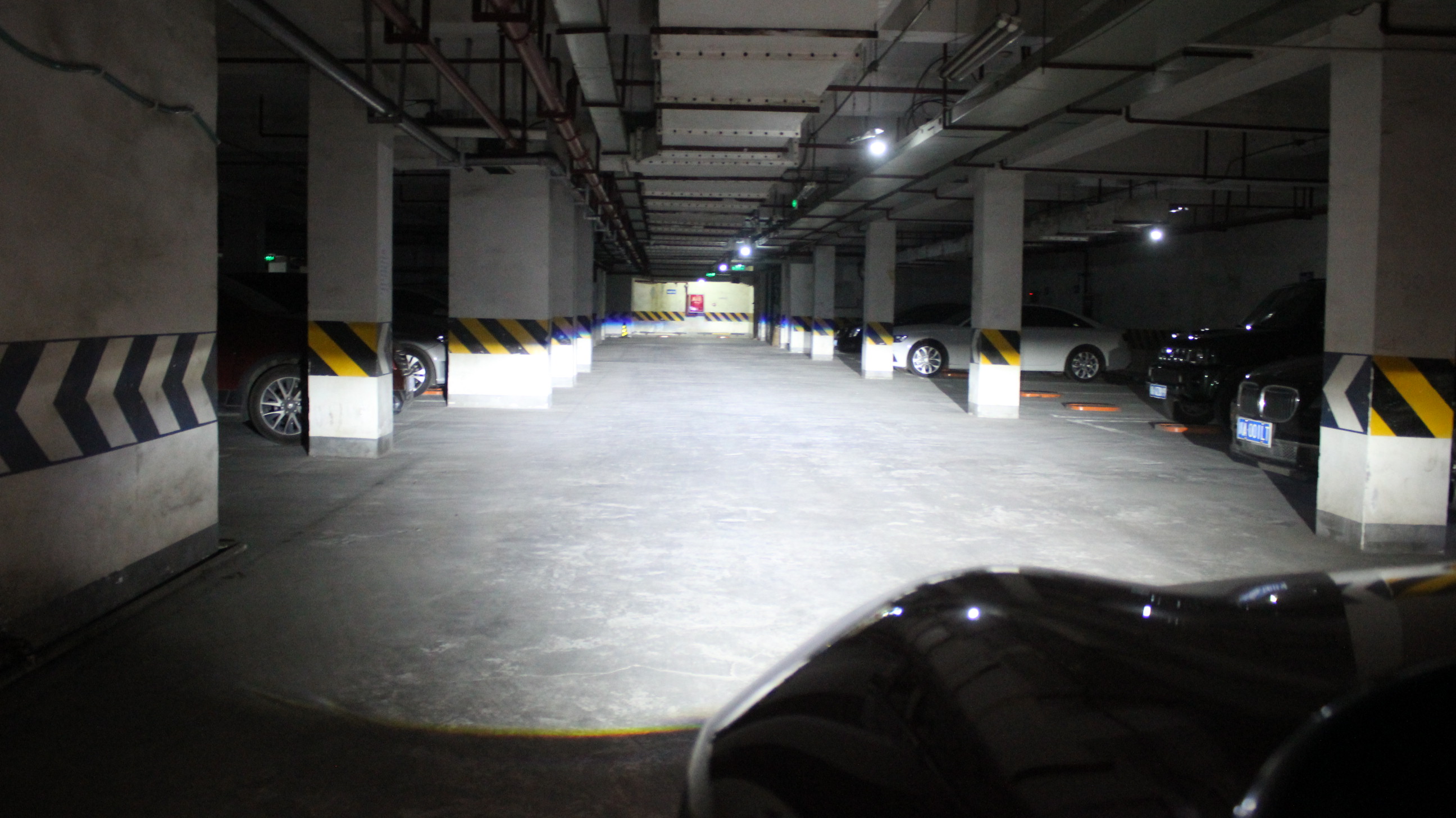 成都天一車燈LED雙光透鏡近光實(shí)拍