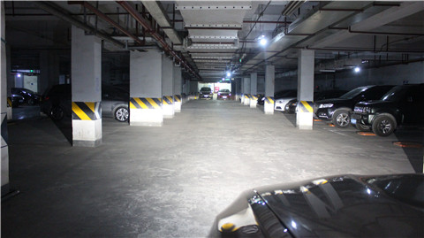 成都寶馬X1車燈改裝LED雙光透鏡近光效果實拍