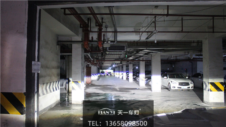 豐田超霸車燈改裝保力獅激光大燈近光效果實(shí)拍